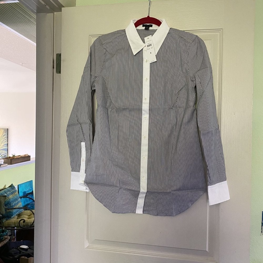 Ann Taylor Long Sleeve Perfect Shirt size 6